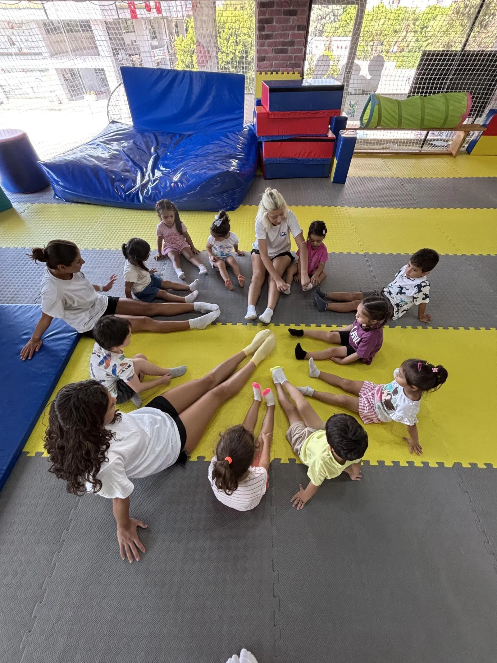 Antalya cimnastik kursunda sosyalleşen ve özgüven kazanan çocuklar