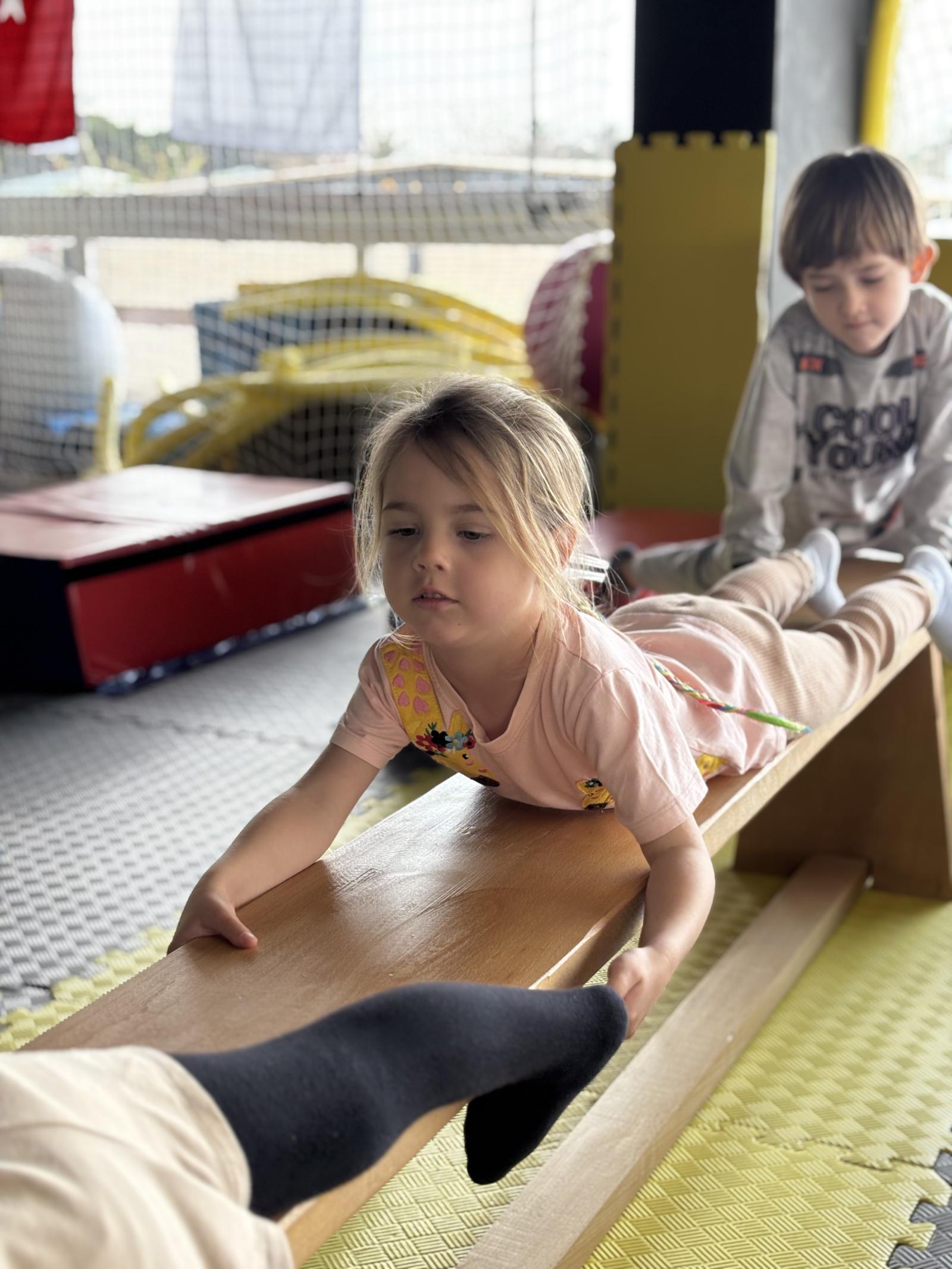 Antalya jimnastik kursu denge aleti antrenmanı