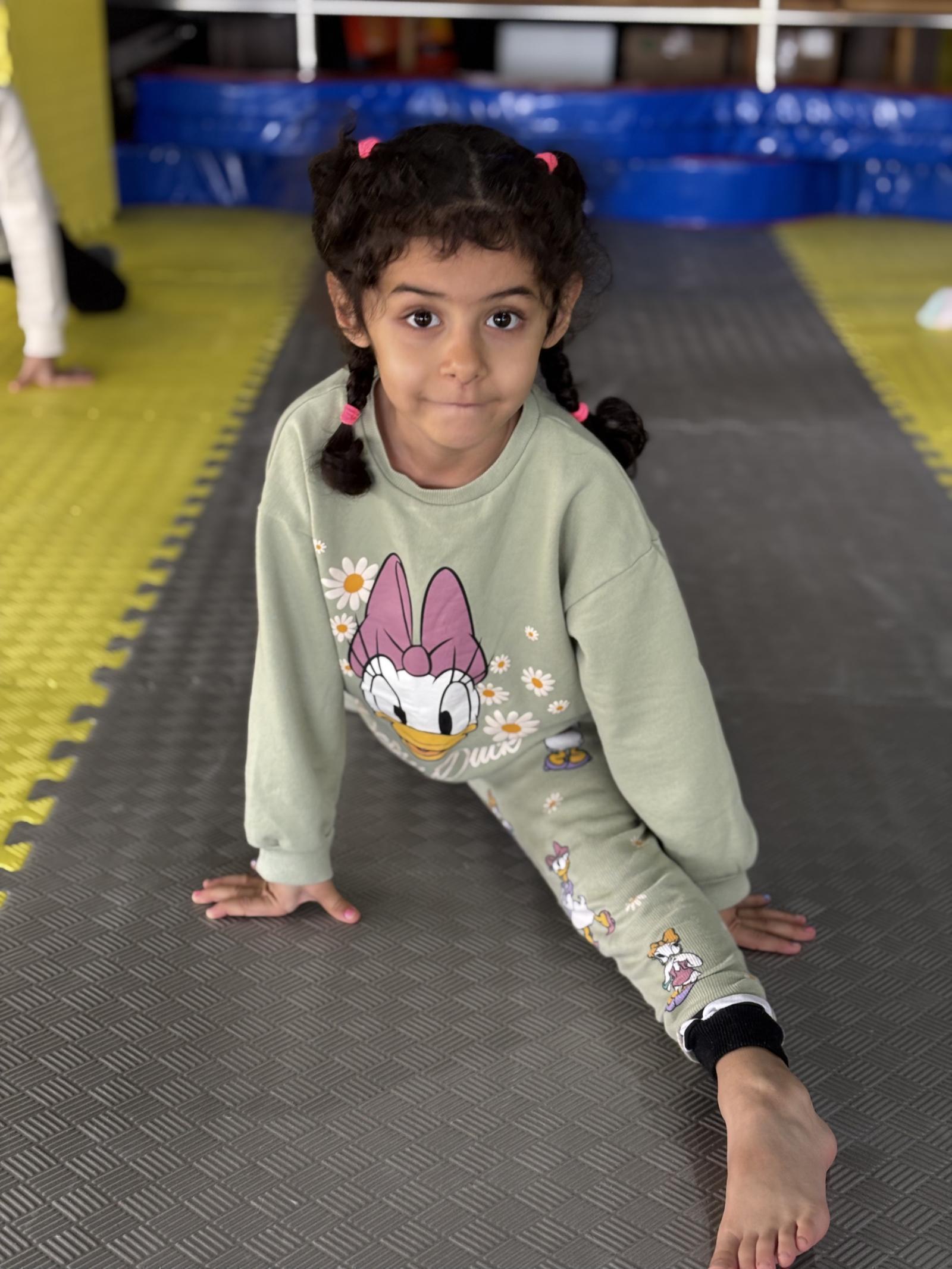 Jimnastik kursu Antalya 3 yaş cimnastik dersi esneme hareketleri